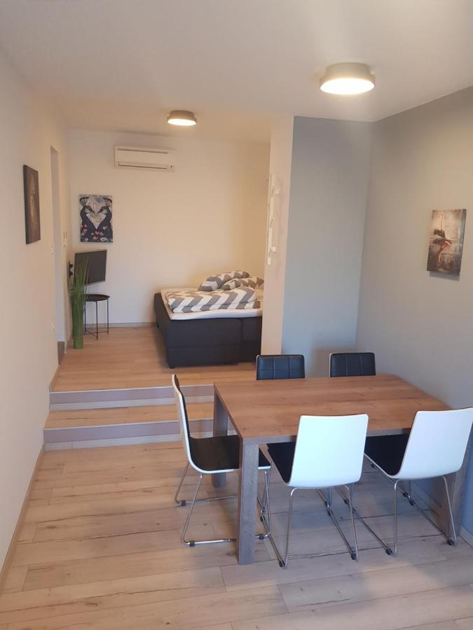 פאזין Guest House Flora מראה חיצוני תמונה