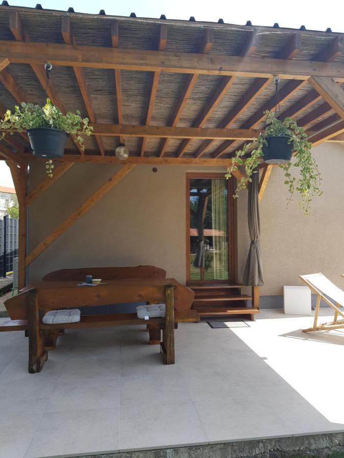 פאזין Guest House Flora מראה חיצוני תמונה