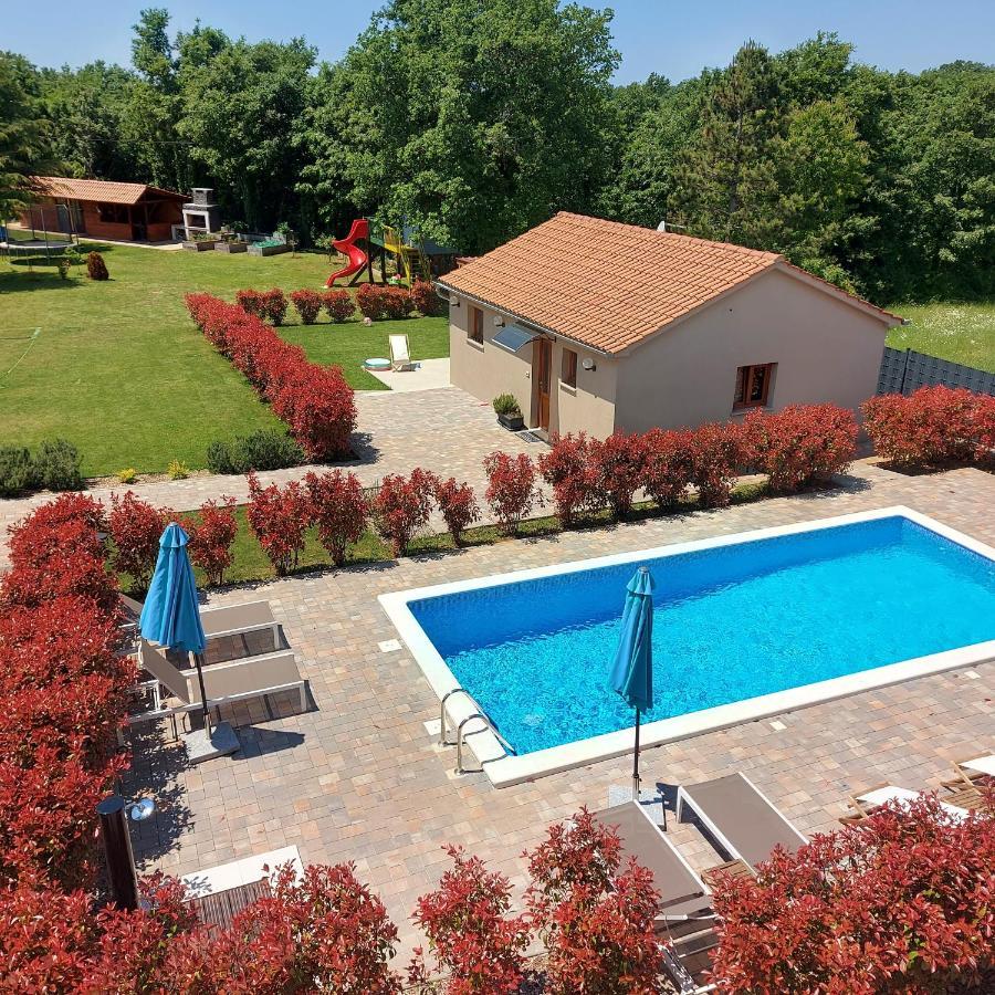 פאזין Guest House Flora מראה חיצוני תמונה