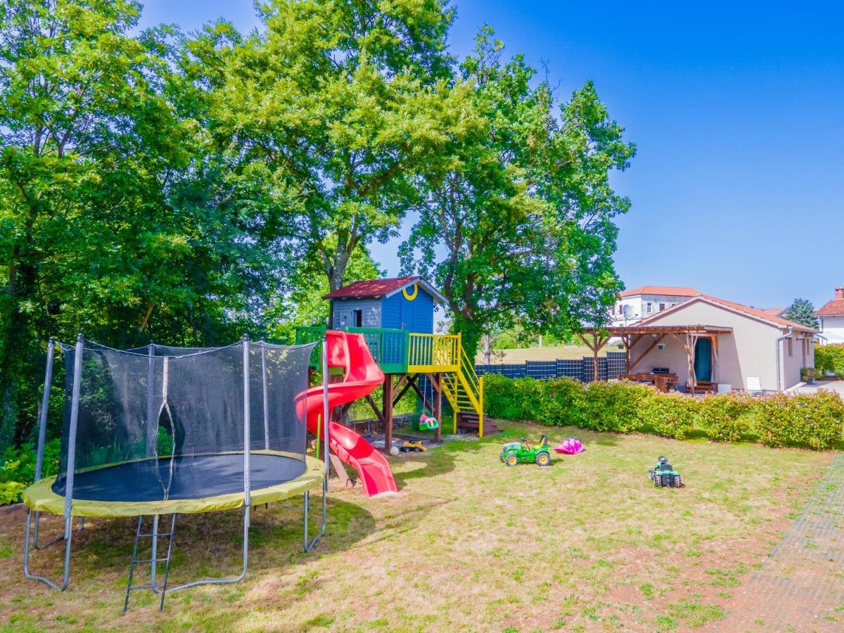 פאזין Guest House Flora מראה חיצוני תמונה