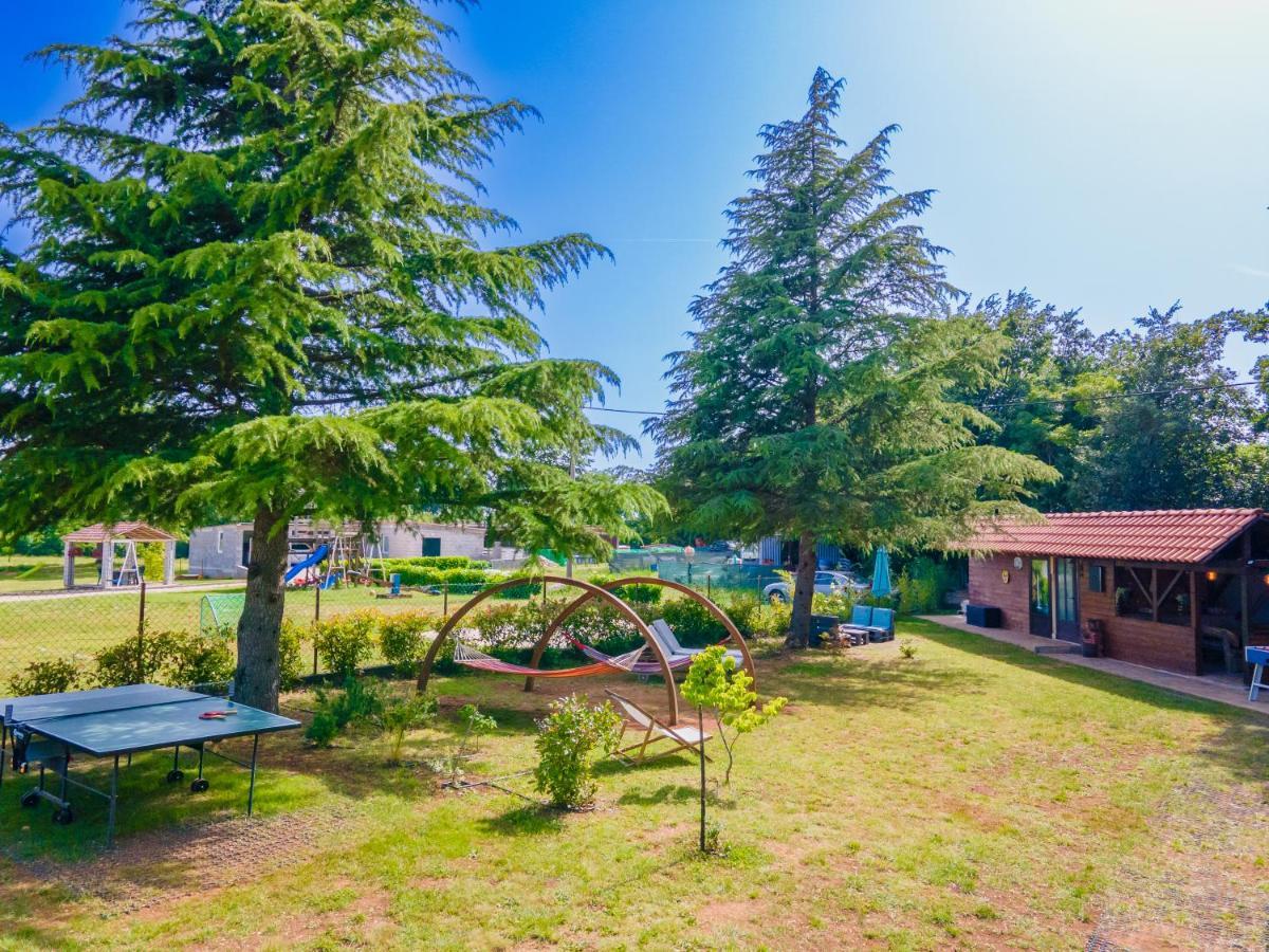 פאזין Guest House Flora מראה חיצוני תמונה