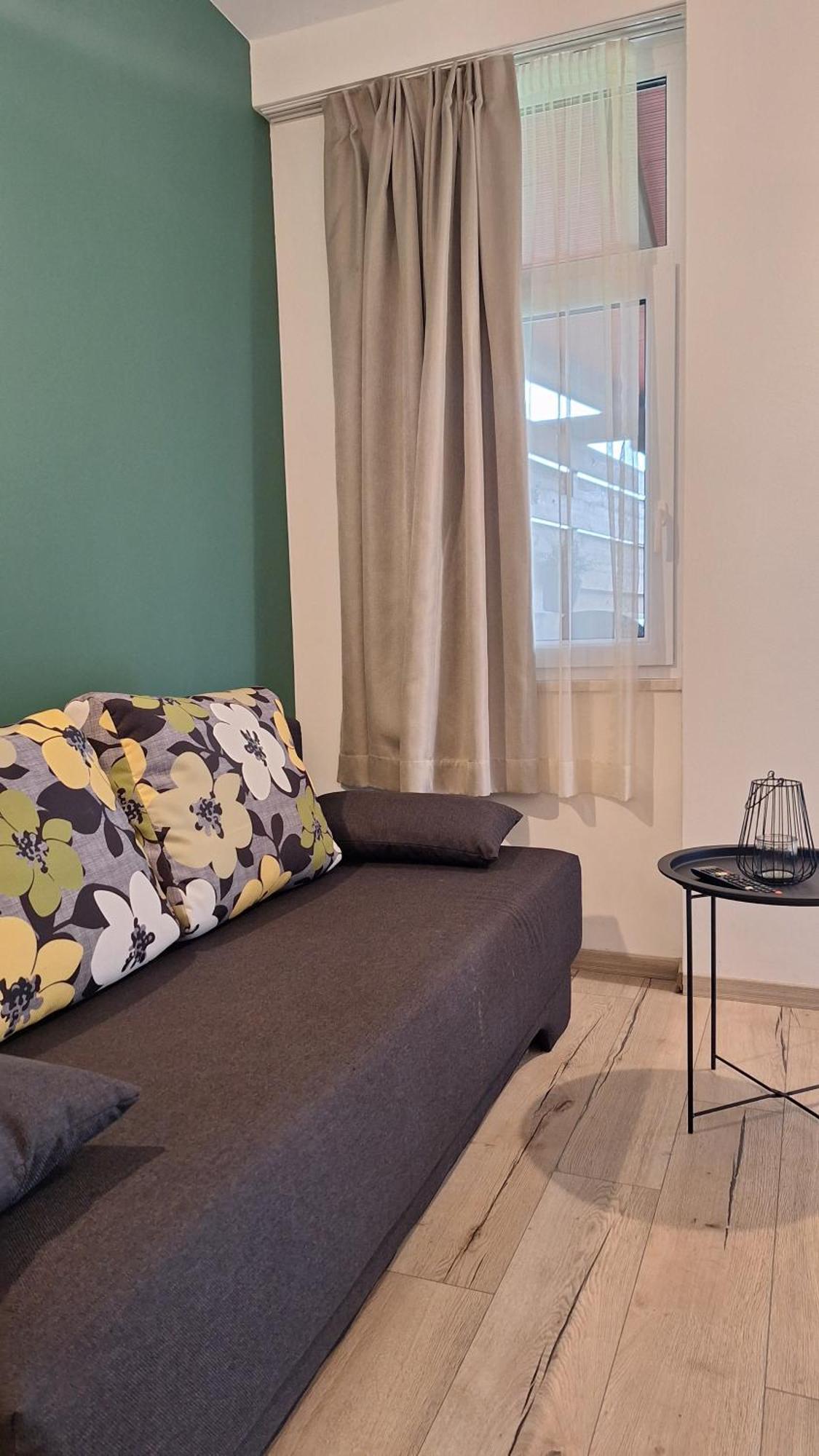 פאזין Guest House Flora מראה חיצוני תמונה