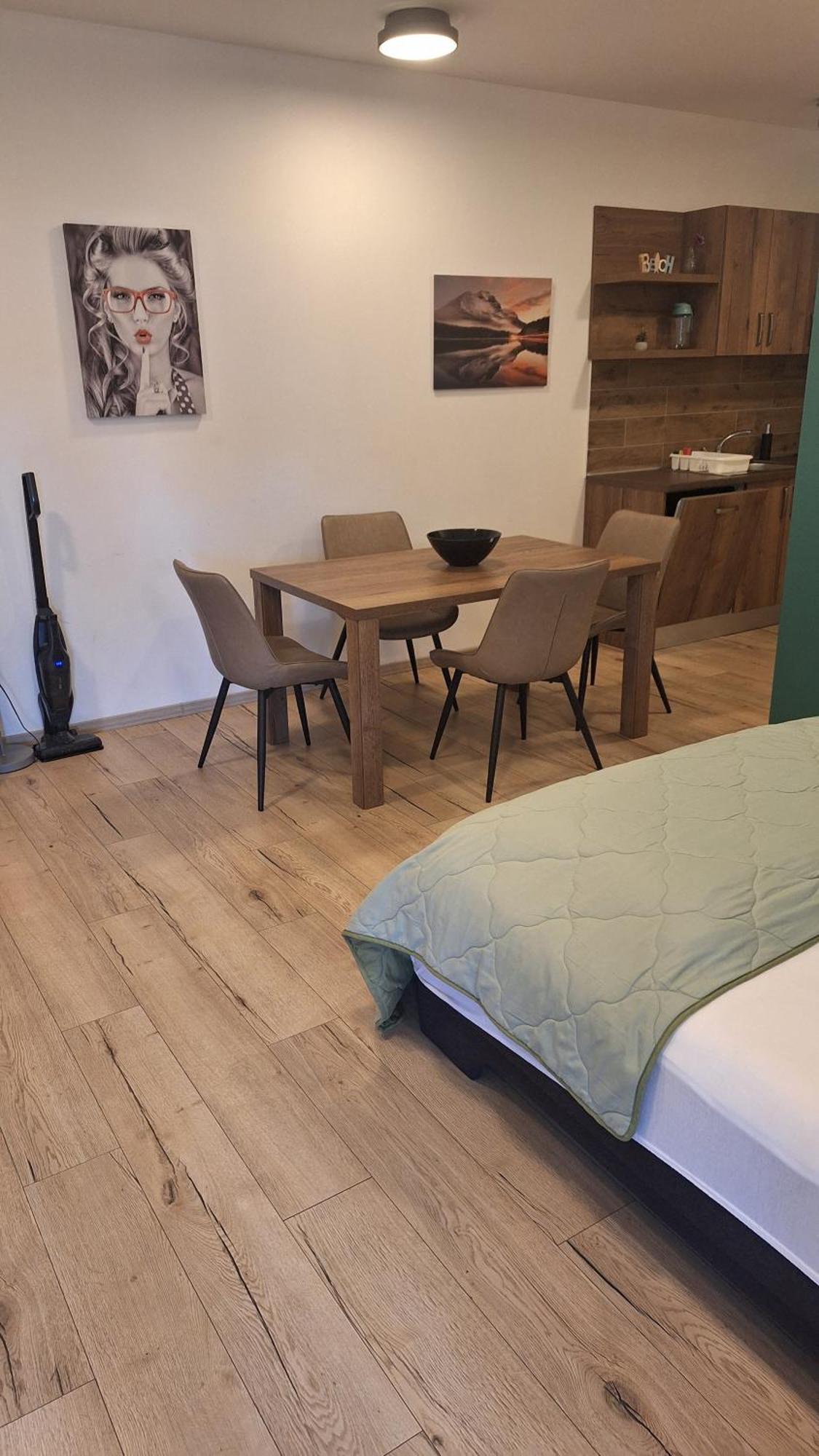 פאזין Guest House Flora מראה חיצוני תמונה