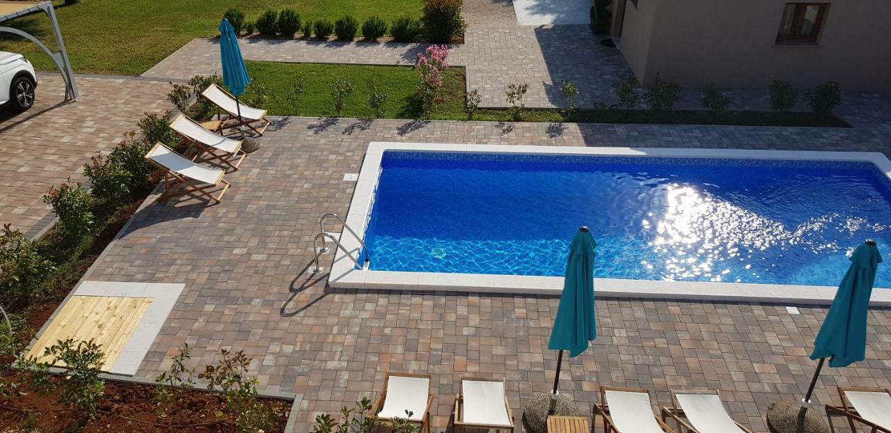 פאזין Guest House Flora מראה חיצוני תמונה