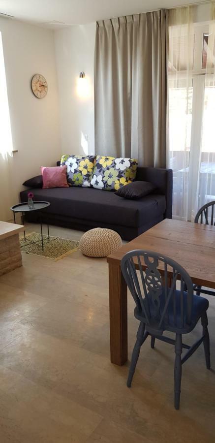 פאזין Guest House Flora מראה חיצוני תמונה